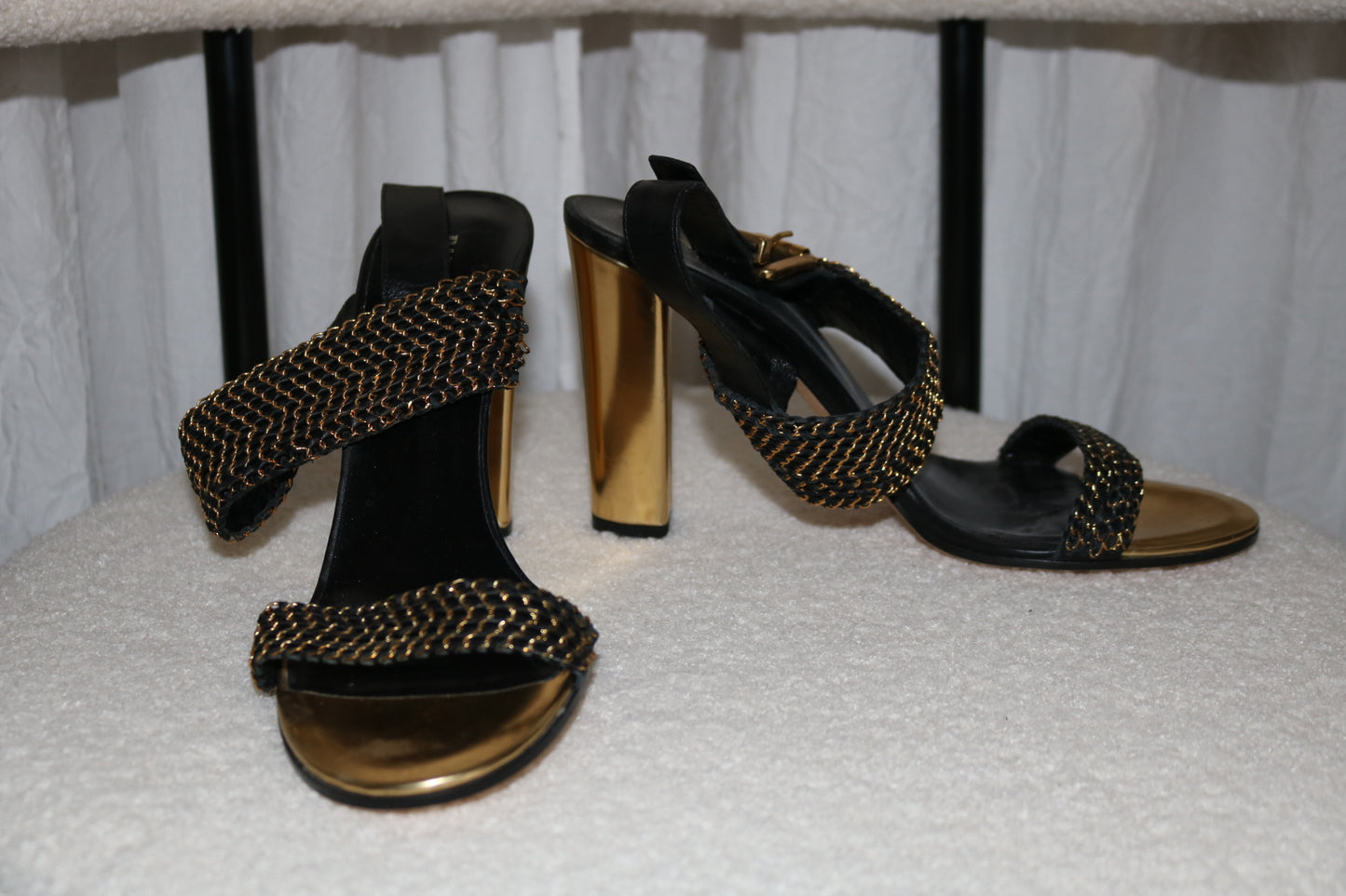 Balmain black & gold chic my heel